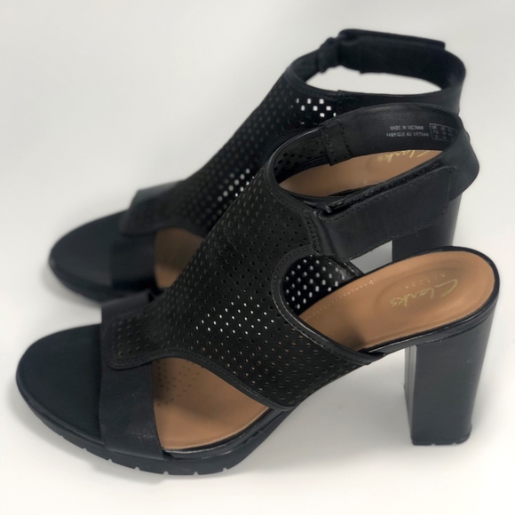 Clarks Block Heels Mesh Sandals LIKE NEW Size 10 - Picture 3 of 8